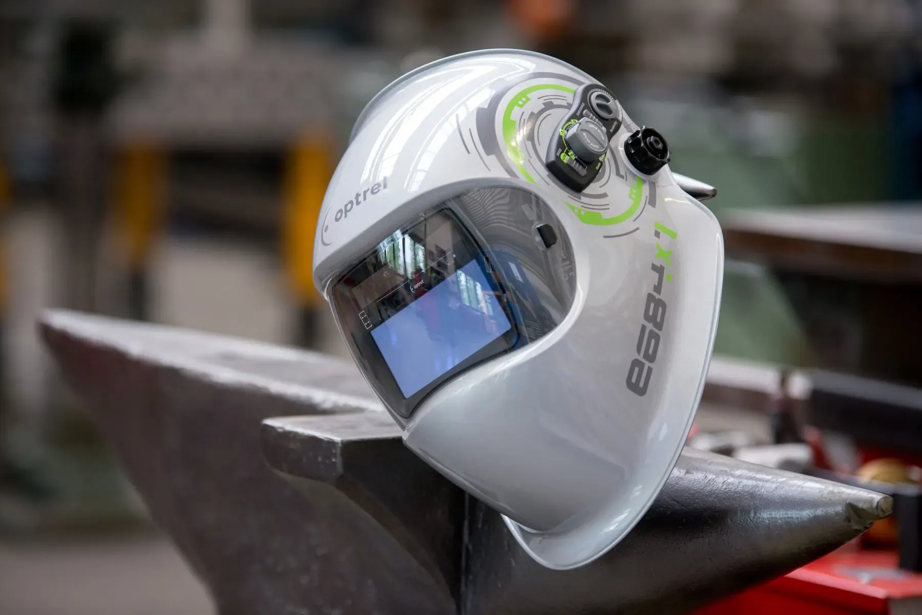 optrel e684 — auto-darkening welding helmet — 3